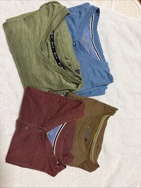 GAIAM Olive Green Knit Tee with Logo Trim L-XL 4 shirts sell as bundle. So cozy